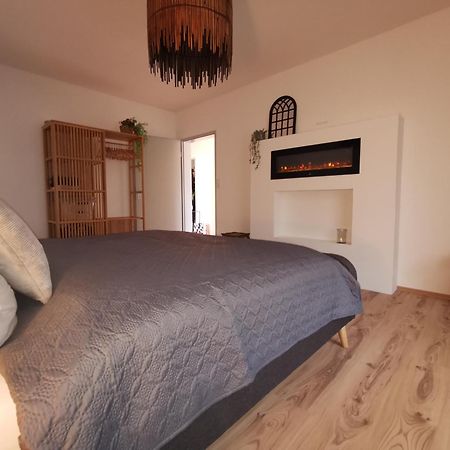 Up Wulkje21 Neu Renovierte Wohnung Mit Pkw Stellplatz Emden Exteriör bild