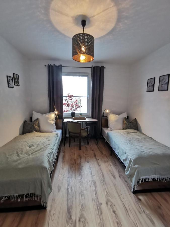 Up Wulkje21 Neu Renovierte Wohnung Mit Pkw Stellplatz Emden Exteriör bild