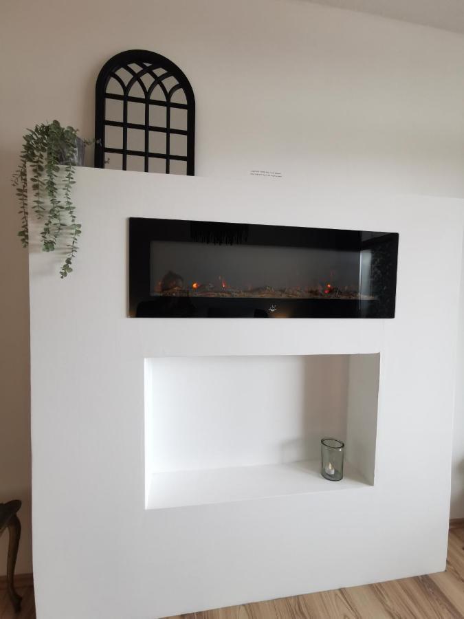 Up Wulkje21 Neu Renovierte Wohnung Mit Pkw Stellplatz Emden Exteriör bild
