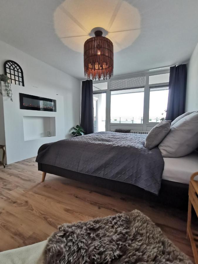 Up Wulkje21 Neu Renovierte Wohnung Mit Pkw Stellplatz Emden Exteriör bild