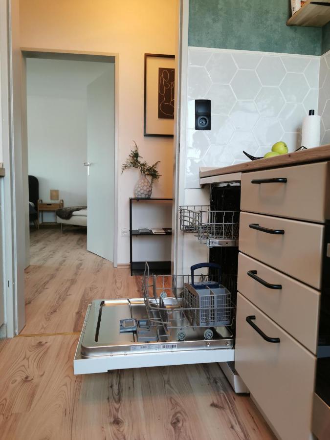 Up Wulkje21 Neu Renovierte Wohnung Mit Pkw Stellplatz Emden Exteriör bild