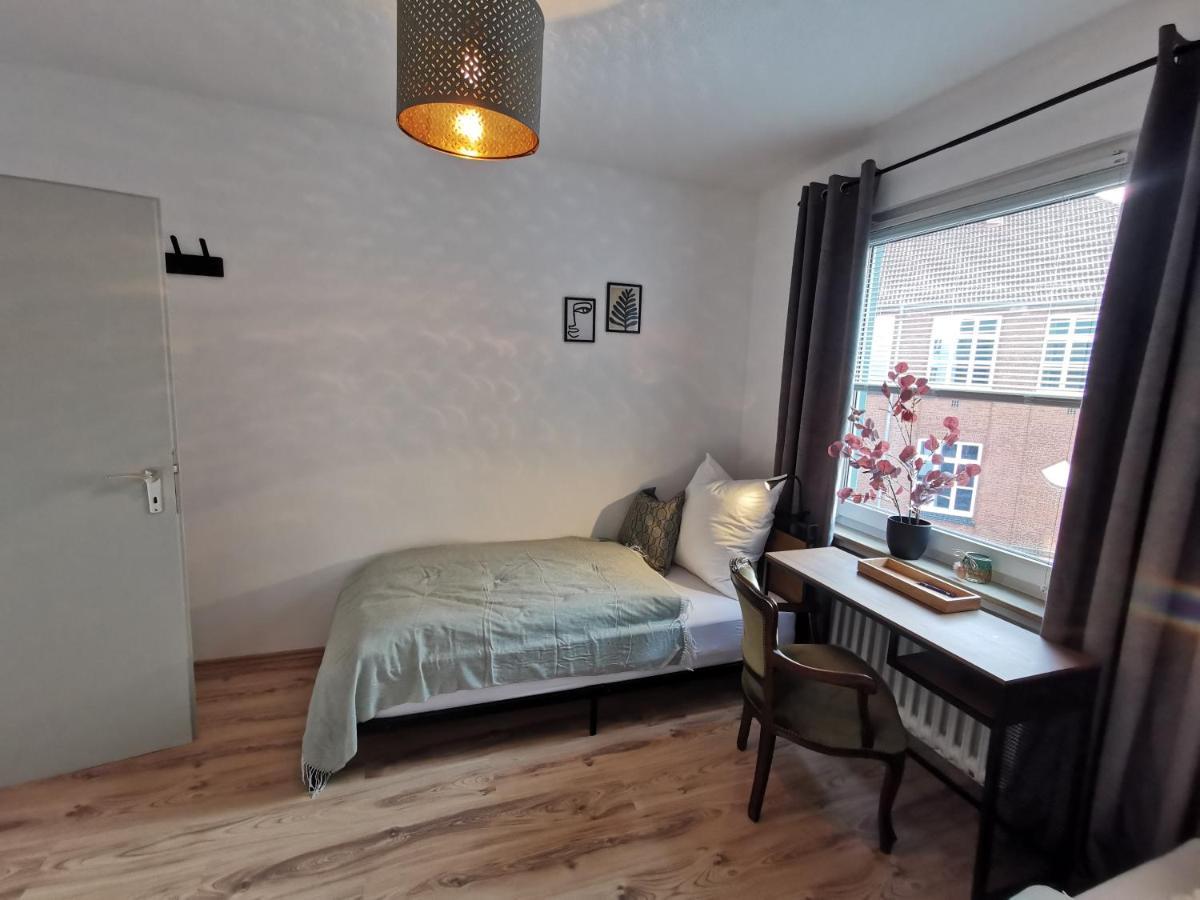 Up Wulkje21 Neu Renovierte Wohnung Mit Pkw Stellplatz Emden Exteriör bild